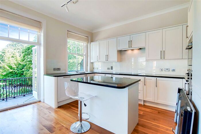 3 Bedroom Flat To Rent In Prince Of Wales Drive, London, SW11