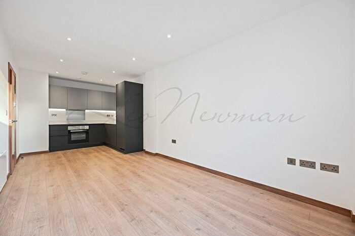 1 Bedroom Flat To Rent In Ac Court, Thames Ditton, KT7