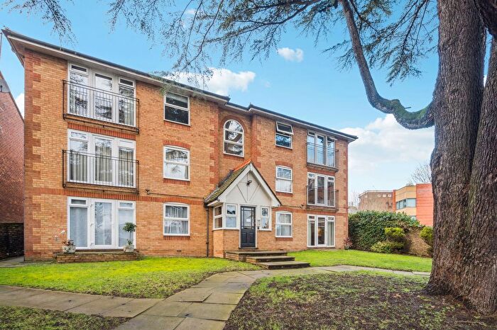 1 Bedroom Flat For Sale In Rectory Road, Rickmansworth, WD3