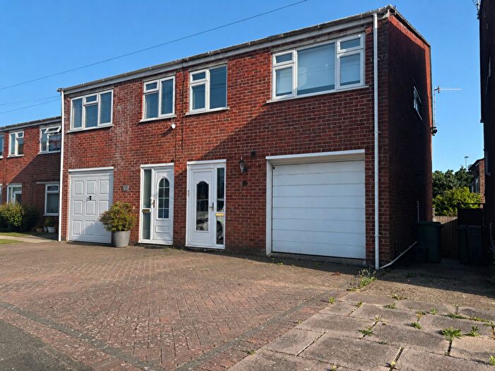 3 Bedroom Semi-Detached House For Sale In Old Rectory Road, Portsmouth, PO6
