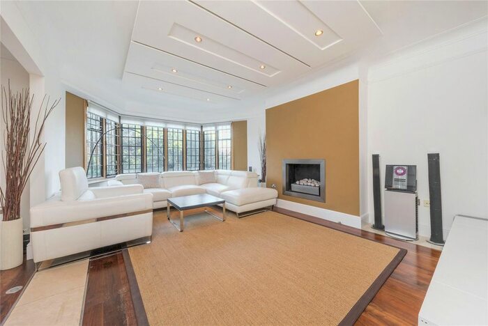 3 Bedroom Flat To Rent In Magdalene House, Manor Fields, London, SW15