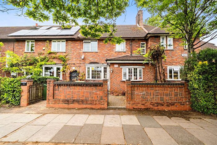4 Bedroom Terraced House For Sale In Waltheof Gardens, London, N17