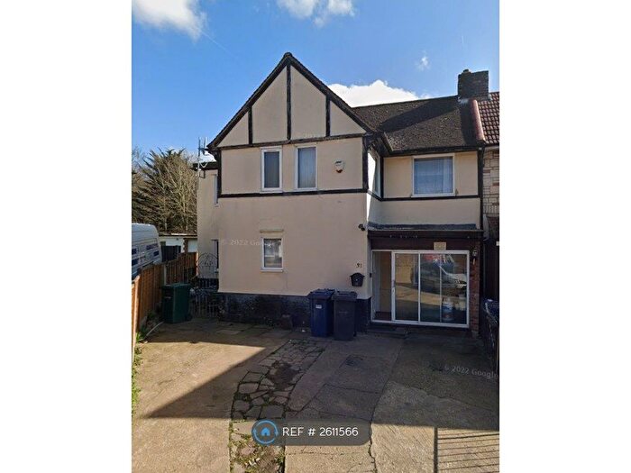 4 Bedroom Semi-detached House To Rent In Coppetts Close, London, N12