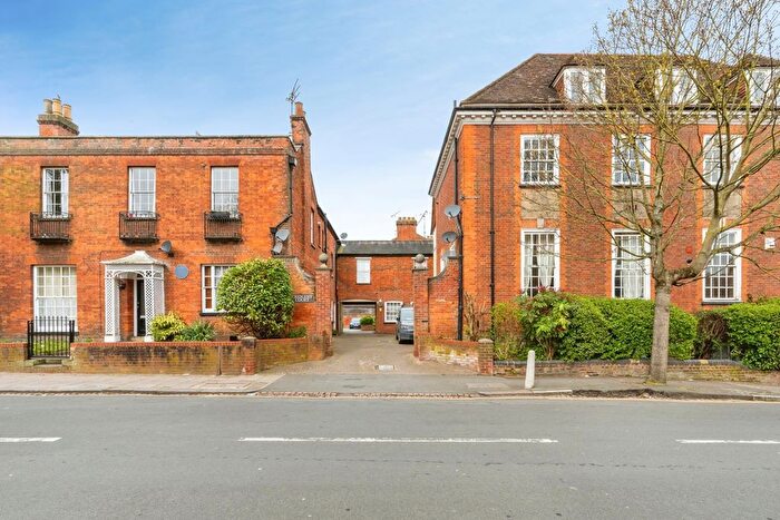 3 Bedroom Flat For Sale In The Crescent, Bedford, Bedfordshire, MK40