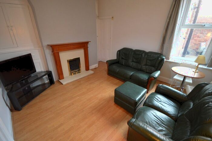 2 Bedroom Flat To Rent In Wingrove Avenue, Newcastle Upon Tyne, NE4