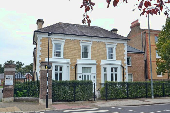 3 Bedroom Flat To Rent In Queens Road, Teddington, Middlesex, TW11