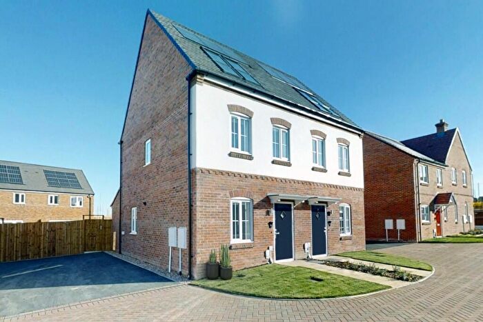 3 Bedroom Semi-Detached House To Rent In The Pioneers, Rugby, Warwickshire, CV23