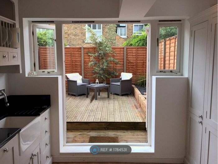 2 Bedroom Flat To Rent In Chatto Road, London, SW11