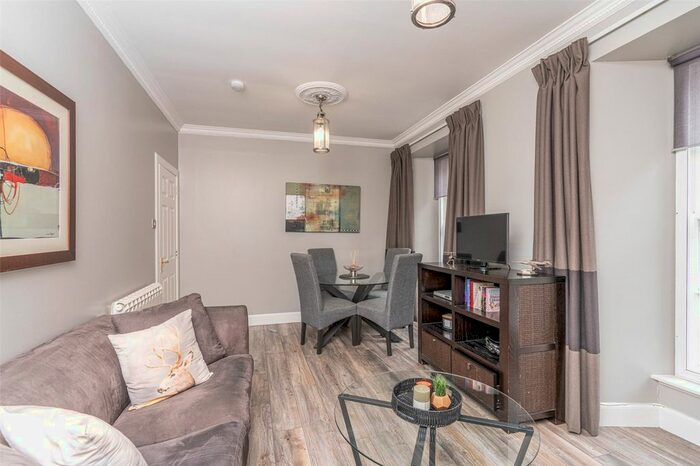 2 Bedroom Flat To Rent In West Nicolson Street, Edinburgh, EH8