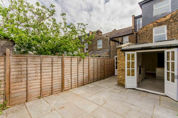 4 Bedroom Flat To Rent In Haydons Road, Wimbledon, London, SW19