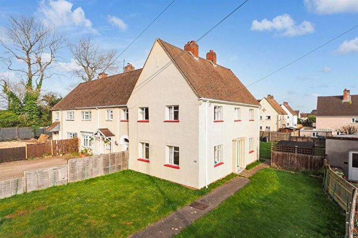 4 Bedroom End Of Terrace House For Sale In Nestor Close, Andover, SP10