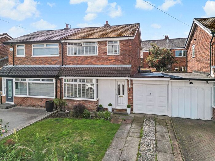 3 Bedroom Semi-detached House For Sale In Evesham Close, Stockton Heath, WA4