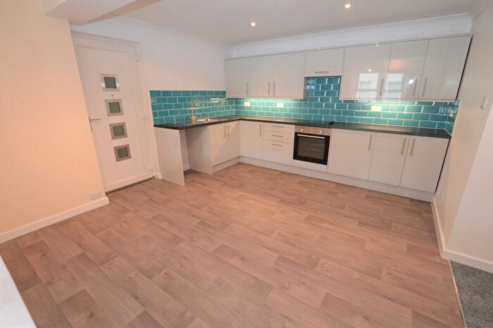 2 Bedroom Flat To Rent In Southlands Road, Torquay, TQ2