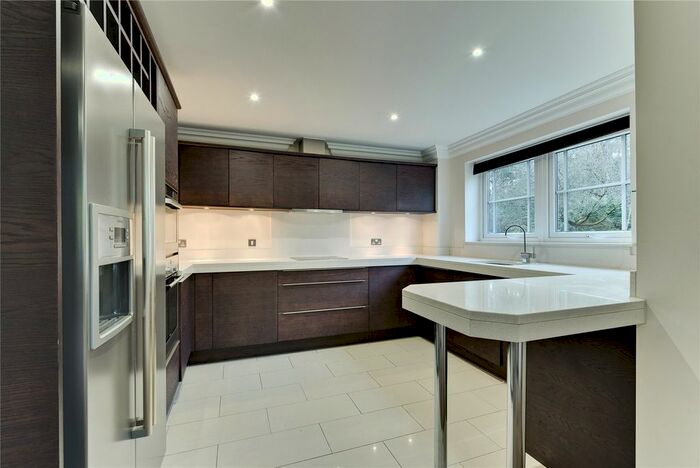2 Bedroom Flat To Rent In Lakewood, Portsmouth Road, Esher, Surrey, KT10