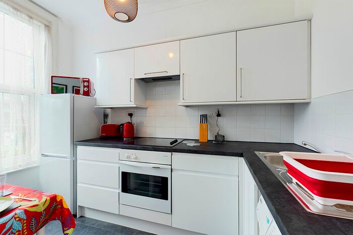 1 Bedroom Flat To Rent In Warren Mount, Tremona Road, Southampton SO16