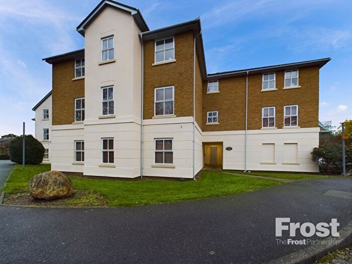 2 Bedroom Flat To Rent In Wraysbury Gardens, Staines-Upon-Thames, Surrey, TW18