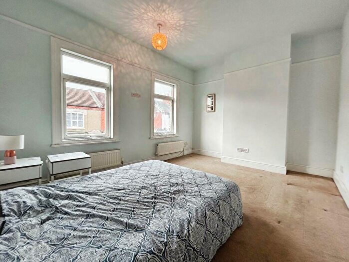 3 Bedroom Terraced House For Sale In Wycliffe Road, Abington, Northampton, NN1