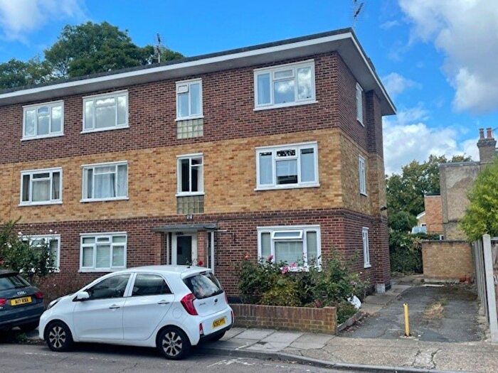 1 Bedroom Flat For Sale In Chelsea Close, Hampton Hill, Hampton, TW12