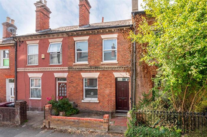 3 Bedroom Terraced House For Sale In Essex Street, Reading, RG2