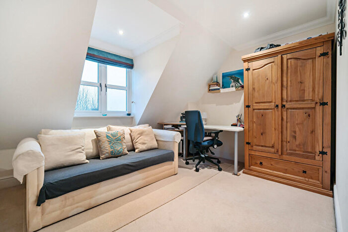 2 Bedroom Apartment For Sale In Upcross Gardens Reading, RG1