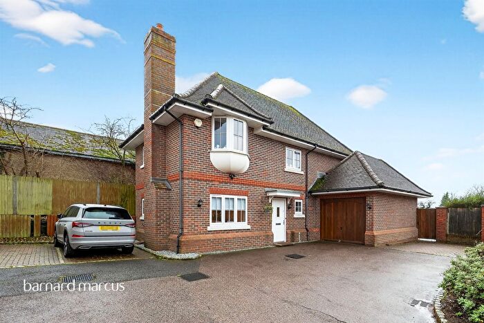 3 Bedroom Detached House For Sale In Grosvenor Mews, Epsom, KT18