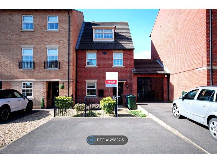 3 Bedroom Semi-Detached House To Rent In Chelwood Court, Doncaster, DN4