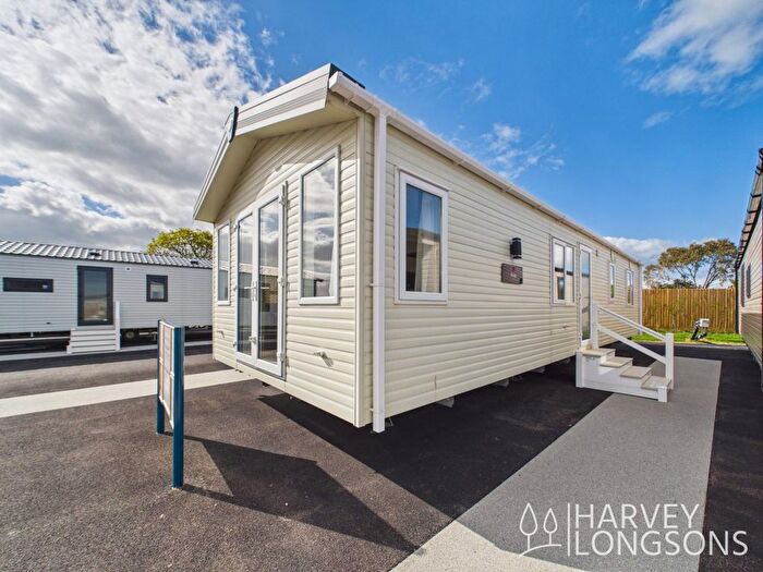 2 Bedroom Park Home For Sale In Arbor Lane, Lowestoft, NR33