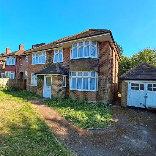 4 Bedroom Property To Rent In Hartsbourne Road, Bushey Heath, Bushey, WD23