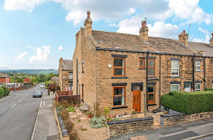 2 Bedroom End Of Terrace House For Sale In Pembroke Road, Pudsey, West Yorkshire, LS28
