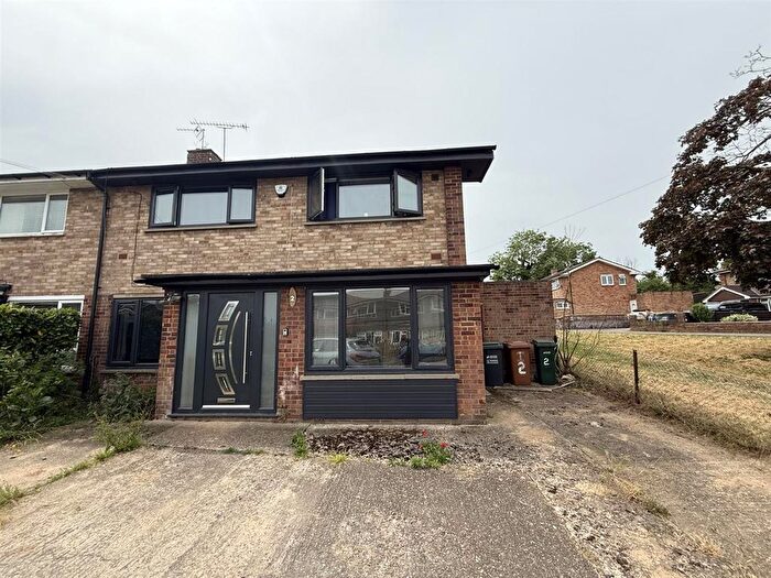 3 Bedroom Semi-Detached House To Rent In Buttlehide, Maple Cross, WD3