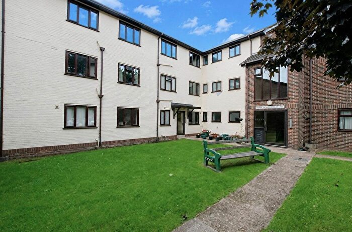 1 Bedroom Flat To Rent In Cherry Tree Court, Leigh Road, Eastleigh, SO50