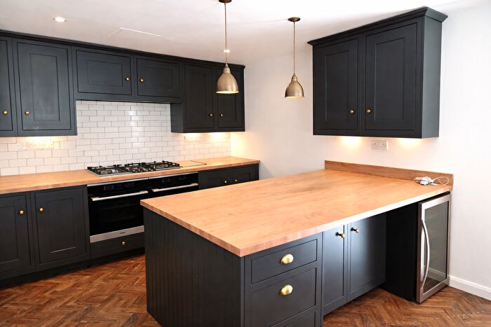 3 Bedroom Bungalow For Sale In Hurst Park Road, Twyford, Reading, Berkshire, RG10