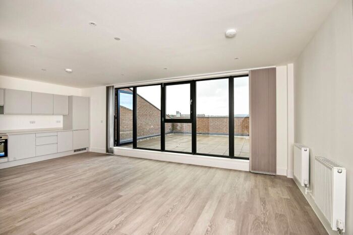 2 Bedroom Flat To Rent In Medway Street Chatham, ME4