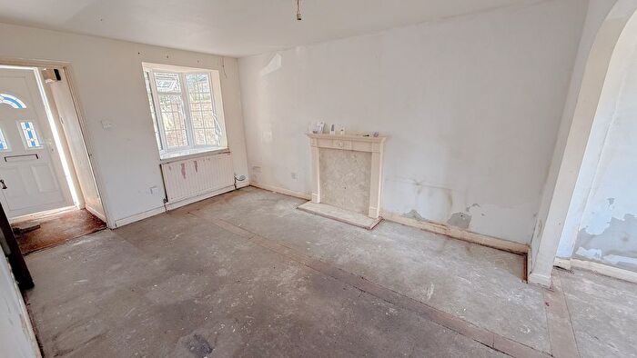 3 Bedroom End Of Terrace House For Sale In Groveside Close, Carshalton, Surrey., SM5