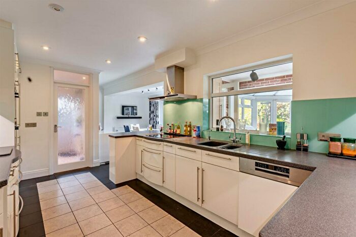 5 Bedroom Detached House For Sale In Wents Wood, Weavering, Maidstone, ME14
