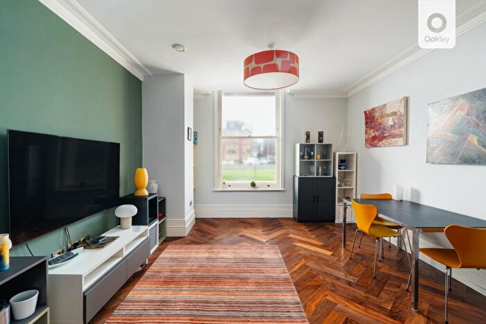 1 Bedroom Apartment For Sale In Kings House, Hove Seafront, BN3