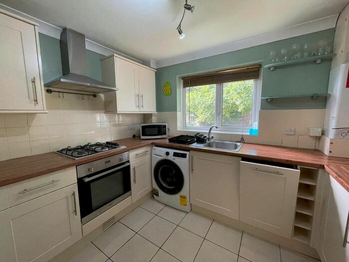 2 Bedroom Flat To Rent In Underwood Close, Edgbaston, Birmingham, B15