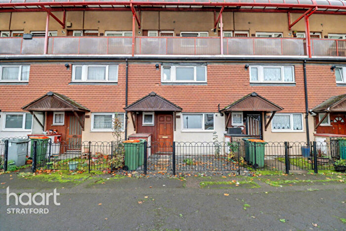 3 Bedroom Maisonette For Sale In Hurry Close, Stratford, E15