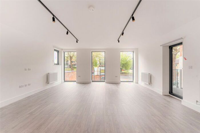 2 Bedroom Flat To Rent In Great North Road, London, East Finchley, N2