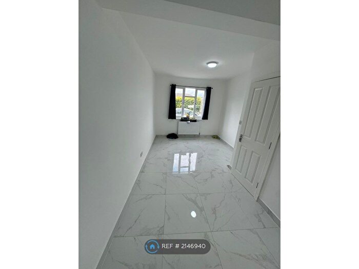 Studio To Rent In Brook Street, Erith, DA8