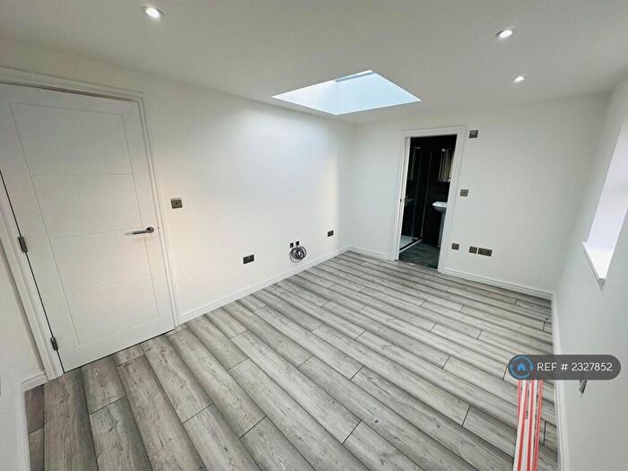 1 Bedroom Flat To Rent In Second Floor, Maidstone, ME15
