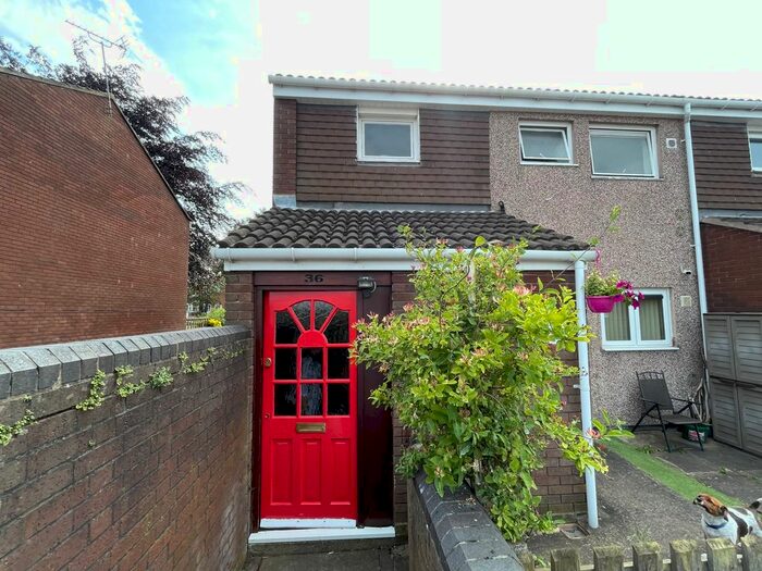 2 Bedroom Maisonette To Rent In Fallowfield, Pendeford, Wolverhampton, WV8