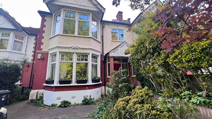 2 Bedroom Flat To Rent In London, E11