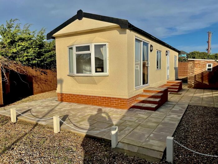 2 Bedroom Mobile Home For Sale In Kellett Gate, Spalding, PE12