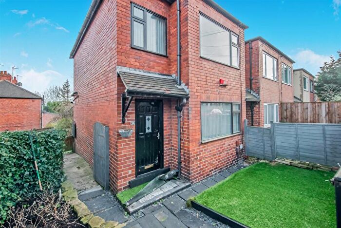 3 Bedroom Town House For Sale In Thornton Avenue, Armley, Leeds, LS12