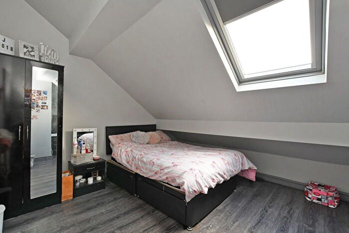 5 Bedroom Semi-Detached House To Rent In South View Road, Sheffield, S7