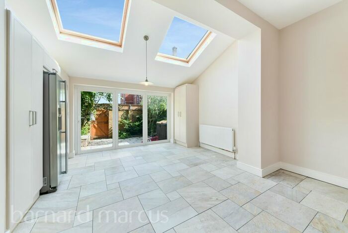 3 Bedroom Property To Rent In Whellock Road, Chiswick, London, W4