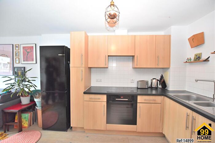 1 Bedroom Apartment For Sale In Oakleigh Court, London, Greater, N1