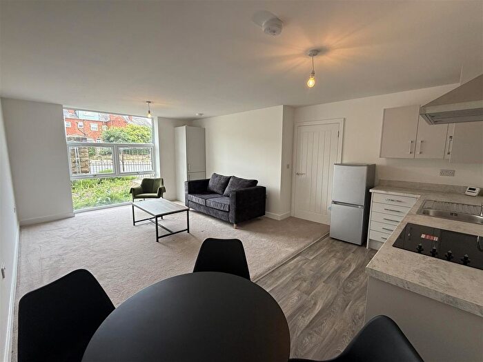 2 Bedroom Flat To Rent In Chadwick Court, Woodlands Village, Wakefield, WF1