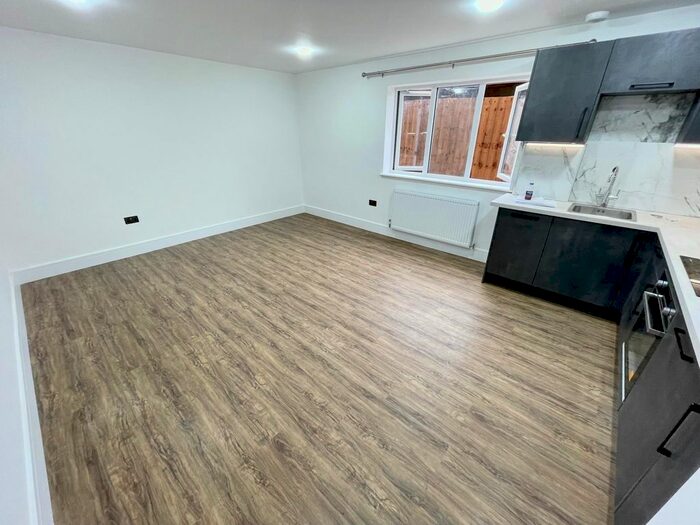 2 Bedroom Flat To Rent In Castle Street, Luton, LU1